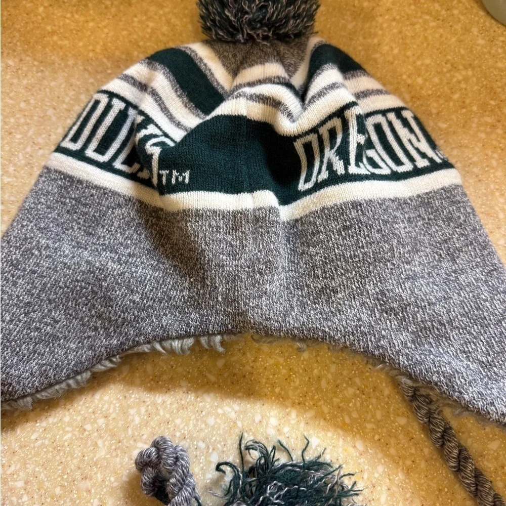 OREGON DUCKS UofO Green and Gray Knitted Winter Hat with Pop Pom